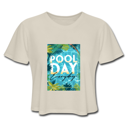 Pool Day Everyday Women's Cropped T-Shirt - dust